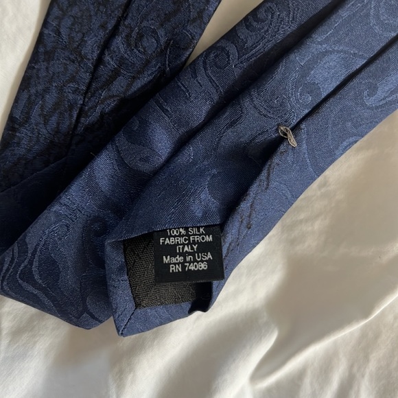 Jurassic Park Triceratops Men's Tie navy with hatchling triceratops - Picture 3 of 5